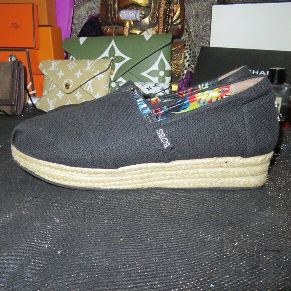 BOGO BOB'S from Skechers Black Memory Foam Slip On Espadrilles arch pillows 9.5 - Picture 1 of 9